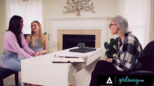 Sex Therapist Gives Lesbian Clients Anal